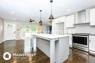 4932 Aquatic Rd in Nashville, TN - Building Photo - Building Photo