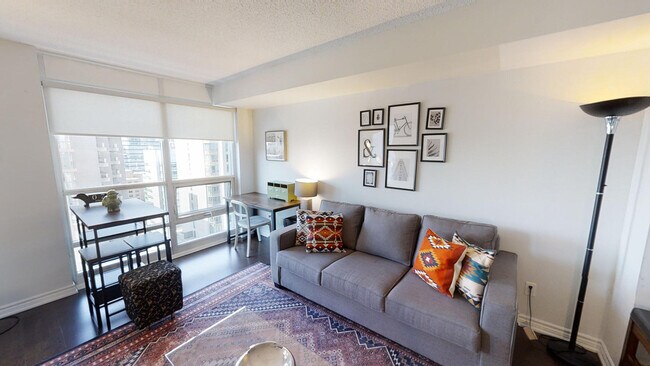 763 Bay St. in Toronto, ON - Building Photo - Building Photo