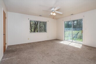 51674 Rd 426 in Oakhurst, CA - Building Photo - Building Photo