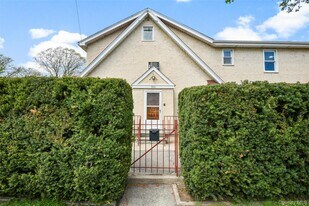 545 Stanley Ave in Mamaroneck, NY - Building Photo