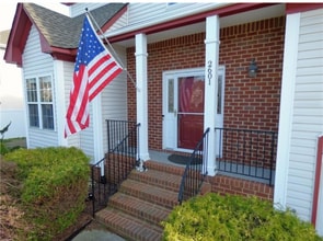 2601 Springhaven Dr in Virginia Beach, VA - Building Photo - Building Photo