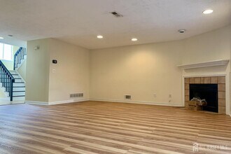 81 Park Gate Dr in Edison, NJ - Building Photo - Building Photo