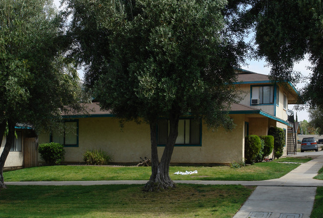 505 W Limited Ave in Lake Elsinore, CA - Foto de edificio - Building Photo