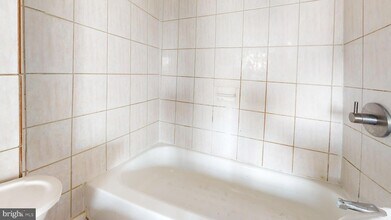 2542 N 33rd St, Unit 3 in Philadelphia, PA - Building Photo - Building Photo