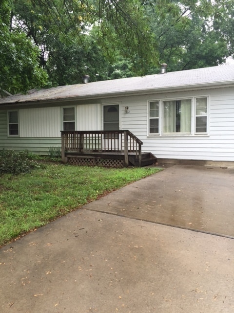 property at 1514 W 22nd Terrace