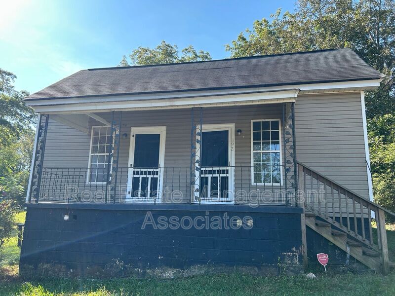 192 Poplar St in Griffin, GA - Building Photo