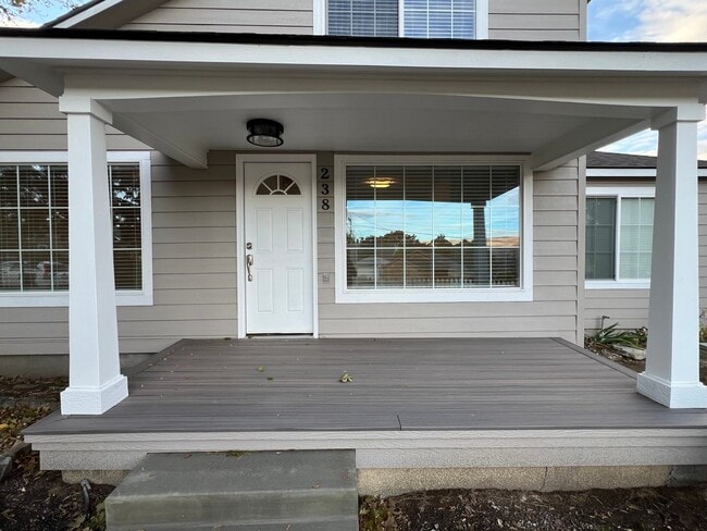 238 N Delaware Ave in Wenatchee, WA - Building Photo - Building Photo