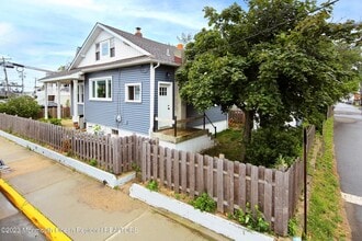16 Cornwall St in Highlands, NJ - Building Photo - Building Photo