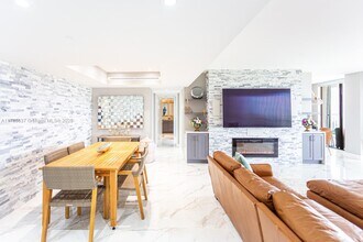 19500 Turnberry Way, Unit PH-C in Miami, FL - Foto de edificio - Building Photo