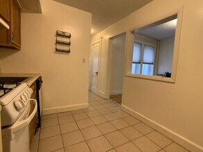 1355 Commonwealth Ave, Unit 1359-3 in Boston, MA - Building Photo - Building Photo