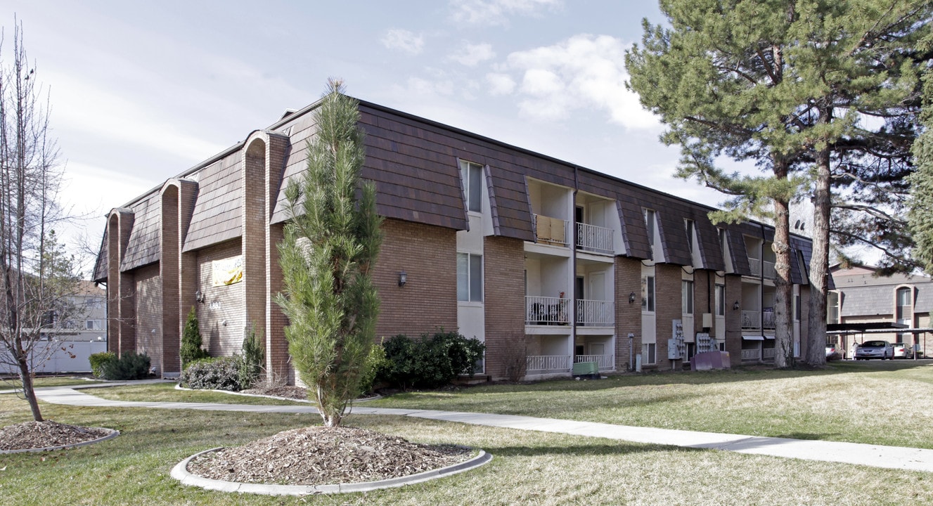 Crestwood Cove in Salt Lake City, UT - Foto de edificio
