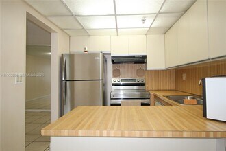 17890 W Dixie Hwy in North Miami Beach, FL - Building Photo - Building Photo