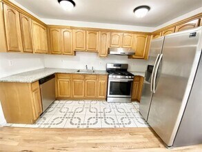 216 Kearney Ave-Unit -2 in Jersey City, NJ - Building Photo - Building Photo