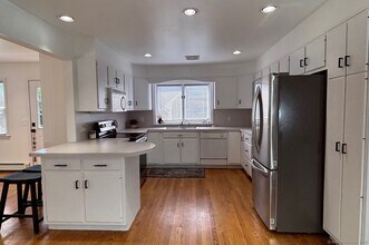 29 Ridgeley St in Darien, CT - Building Photo - Building Photo