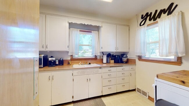 3132 Story St in Ames, IA - Building Photo - Building Photo