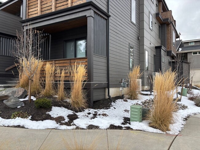 61583 SW Riverwalk Ln in Bend, OR - Building Photo - Building Photo