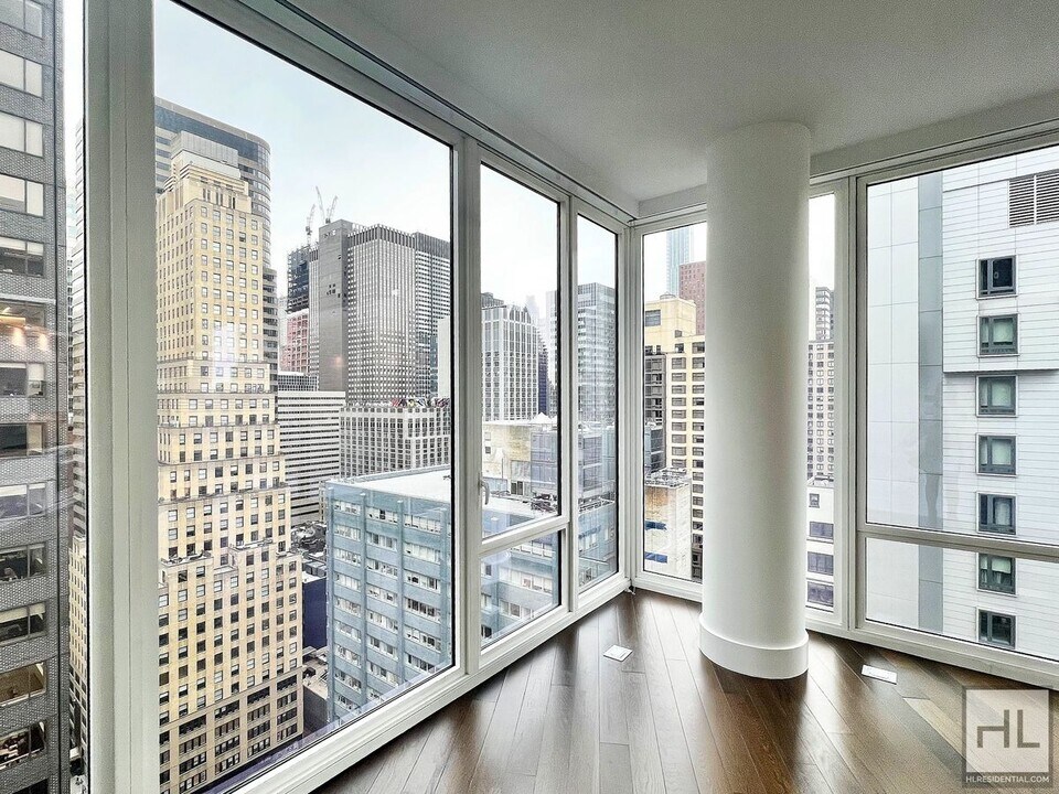 East 44th Street in New York, NY - Building Photo