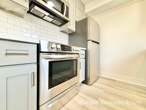 6958 Woodman Ave in Los Angeles, CA - Foto de edificio - Building Photo