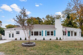 1215 Trotwood Ave in Columbia, TN - Foto de edificio - Building Photo