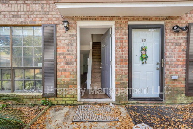 2220 E Victory Dr in Savannah, GA - Building Photo - Building Photo