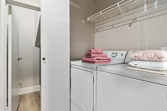 Marquessa Villas Apartments and Townhomes in Corona, CA - Foto de edificio - Building Photo