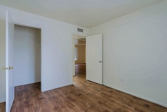 Sahuaro West Apartments in Phoenix, AZ - Foto de edificio - Building Photo