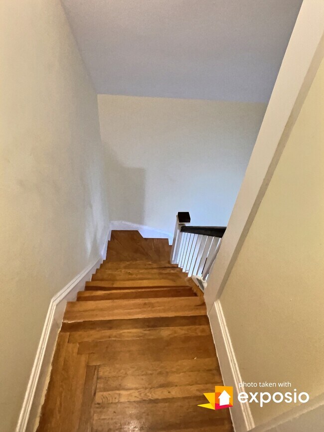 105 Wheeler Ave, Unit 3rd floor in Cranston, RI - Building Photo - Building Photo