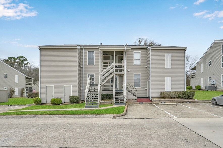 148 April Point Dr N, Unit 148 in Montgomery, TX - Building Photo