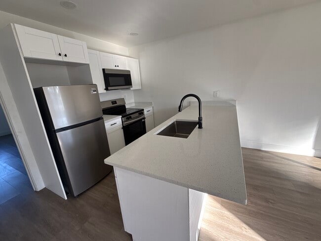 4523 Palm Beach Blvd in Ft. Myers, FL - Building Photo - Building Photo