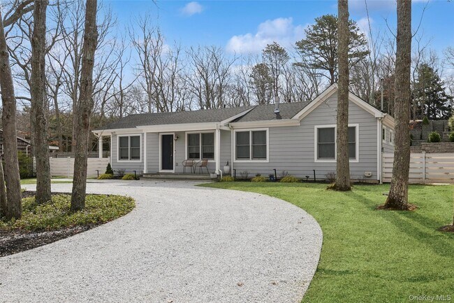 6 W Landing Rd in Hampton Bays, NY - Building Photo - Building Photo