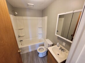 6209 Raleigh St in Duluth, MN - Building Photo - Building Photo