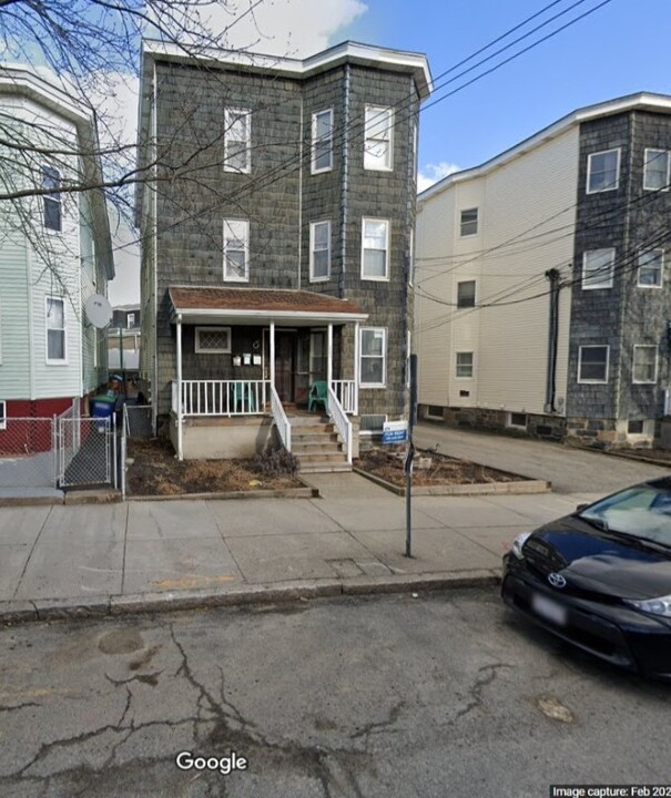 217 Holland St, Unit 223-3 in Somerville, MA - Building Photo