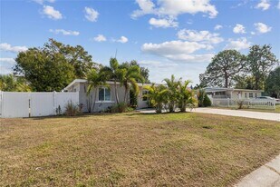 7631 18th Way N in St. Petersburg, FL - Building Photo