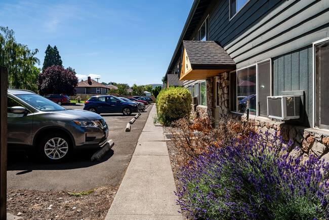 The Maverick in The Dalles, OR - Building Photo - Building Photo