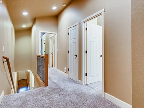1402 Parrish St in Lake Oswego, OR - Building Photo - Building Photo