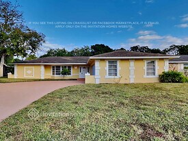 111 Sandpiper Ave in Royal Palm Beach, FL - Building Photo