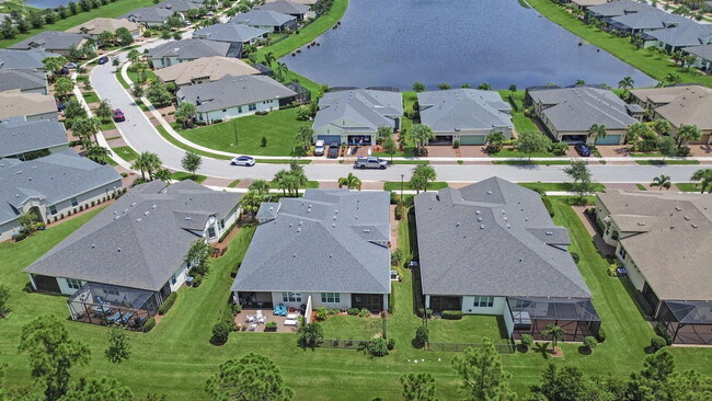 12898 SW Lake Fern Cir in Port St. Lucie, FL - Building Photo - Building Photo