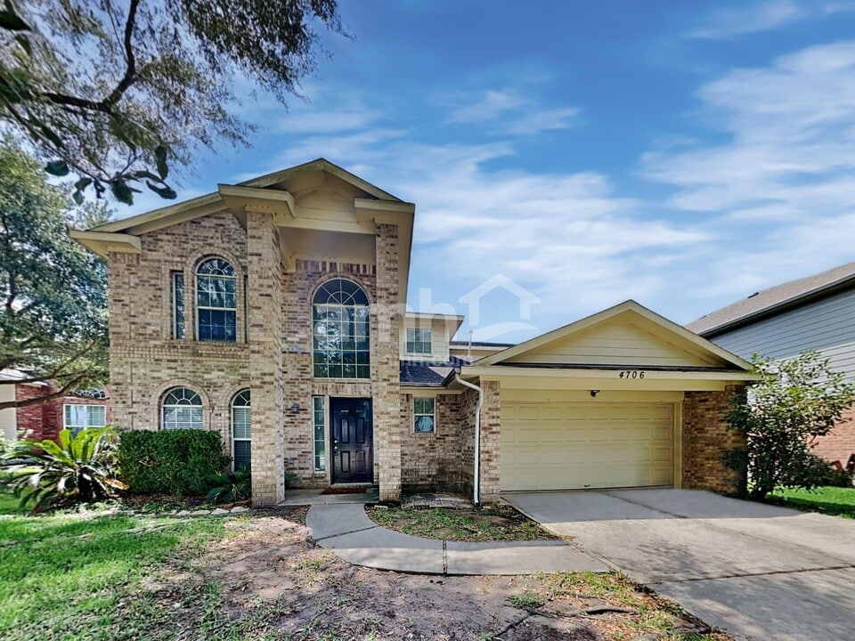 4706 Buescher Ct in Pearland, TX - Foto de edificio
