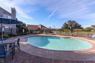 Summerwood Apartments in Irving, TX - Building Photo
