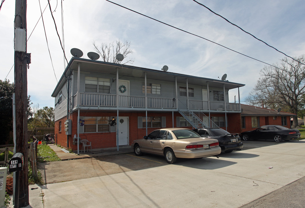 104 W Damour St in Chalmette, LA - Building Photo