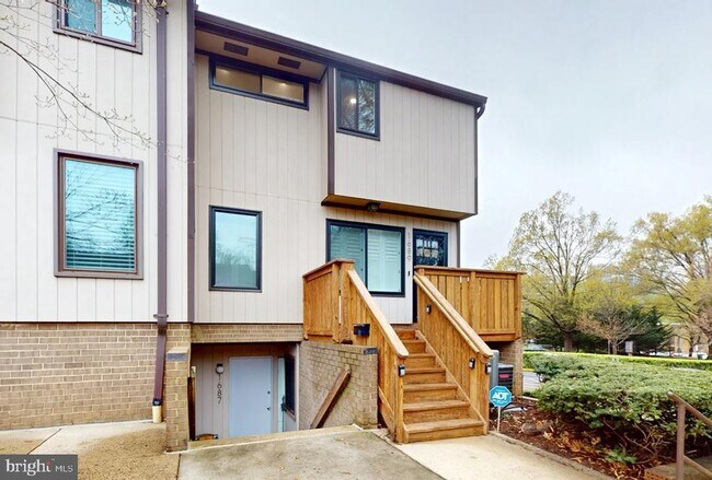 1689 Westwind Way in McLean, VA - Building Photo - Building Photo