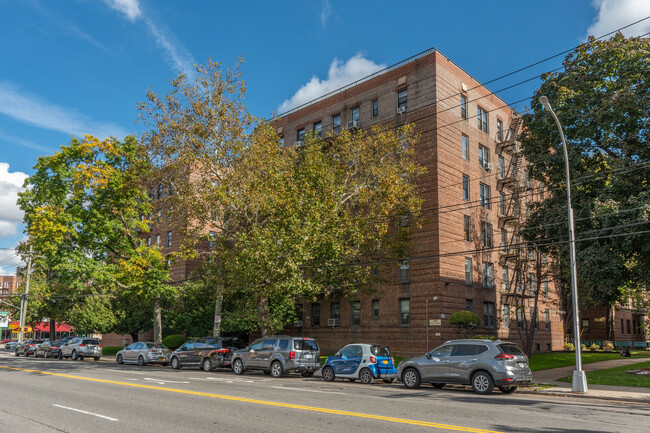 2209 Knapp Street in Brooklyn, NY - Foto de edificio - Building Photo