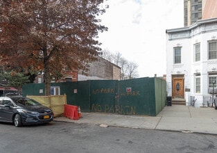 108-15 72nd Ave in Forest Hills, NY - Foto de edificio - Building Photo