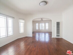 109 S Berendo St in Los Angeles, CA - Building Photo - Building Photo
