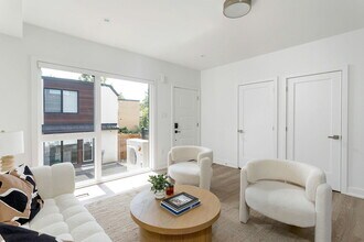 103 Cavell Ave in Toronto, ON - Building Photo - Building Photo