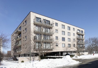 Thacker Point Condominiums in Des Plaines, IL - Foto de edificio - Building Photo