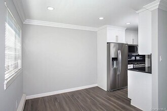 407 E Main St in Bay Shore, NY - Building Photo - Building Photo