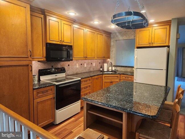 22016 Beacon Hill Dr in Southampton, PA - Building Photo - Building Photo