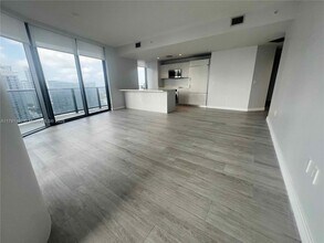 45 SW 9th St in Miami, FL - Building Photo - Building Photo