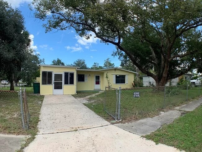 1877 Baylor Ct